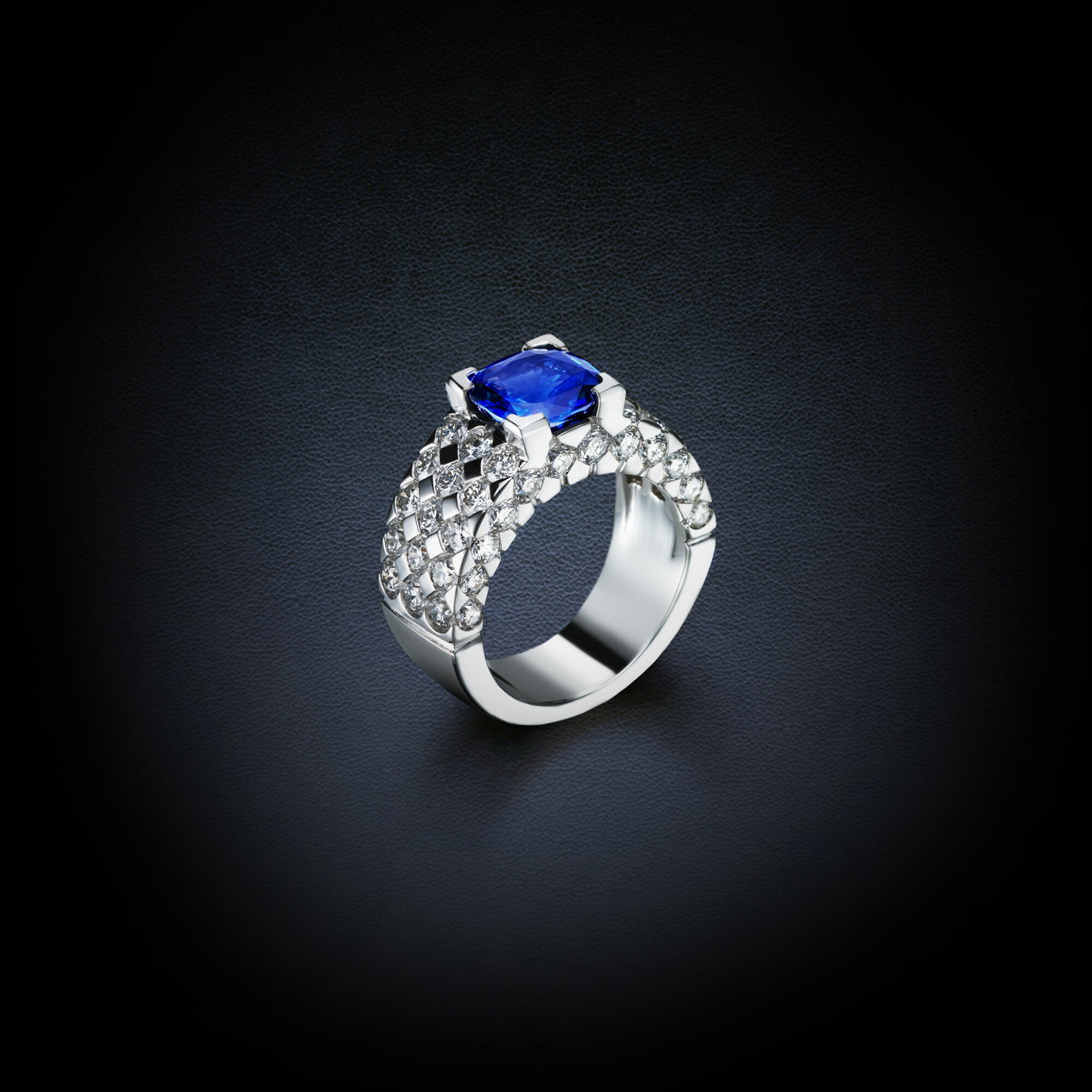 Ring SIGNATURE 3 rows blue sapphire