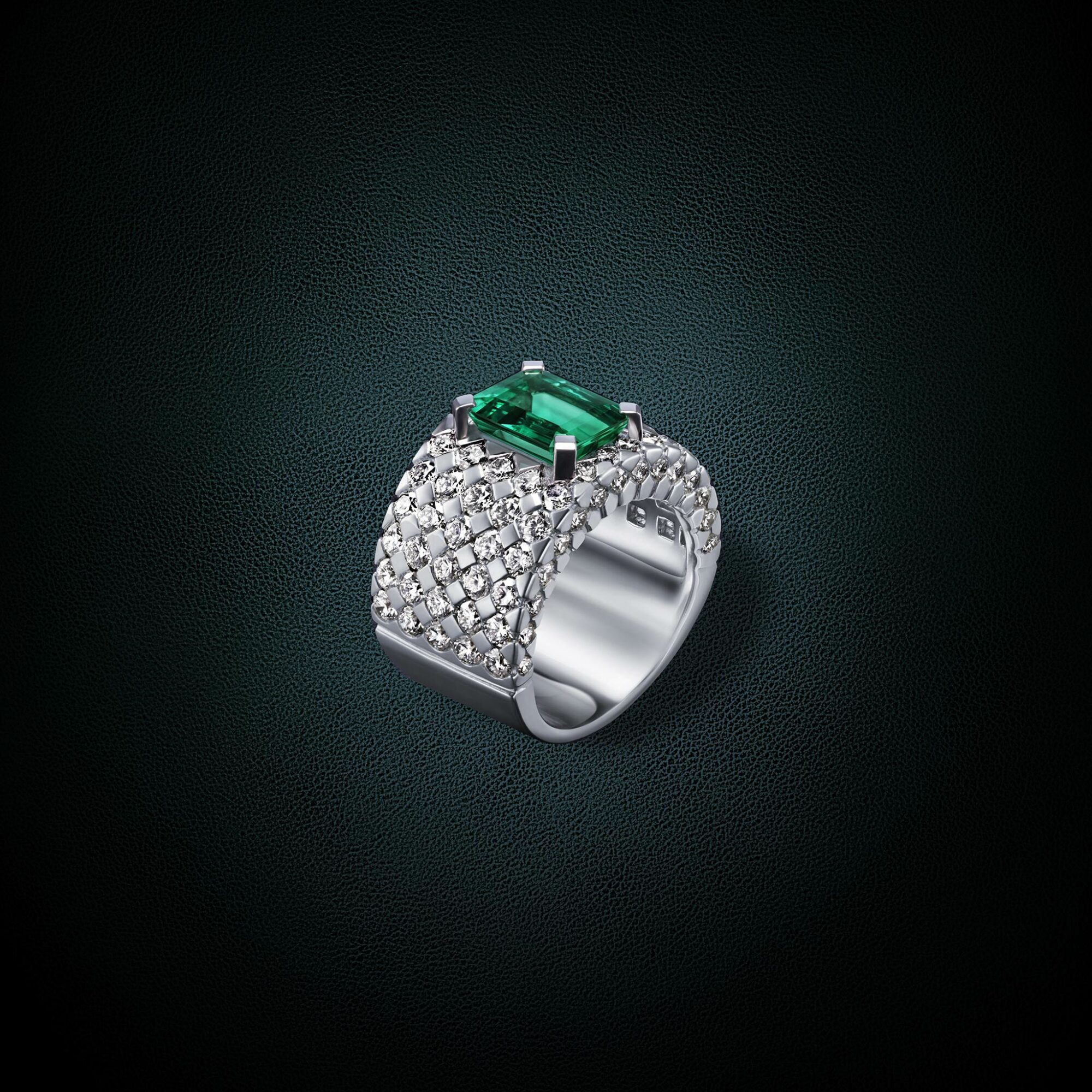 Ring ESSENTIELLE 5 rows emerald